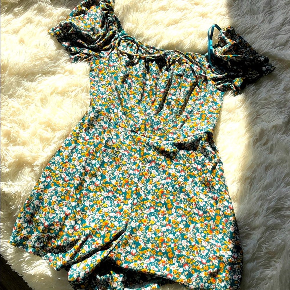 💚💛CUTE FLORAL FITTED ROMPER💛💚